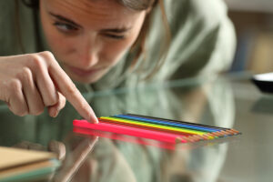 woman arranging pencils thinking about managing ocd