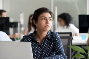 a woman struggles to focus due to symptoms of adhd